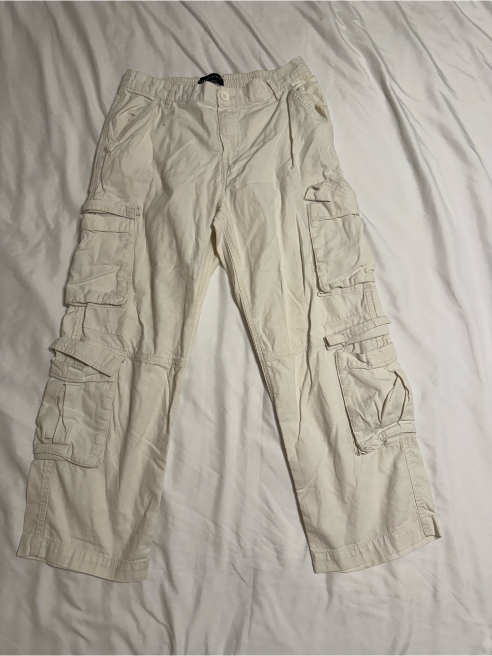 Aeropostale Men's Cream Cargo Pants with Multiple Pockets